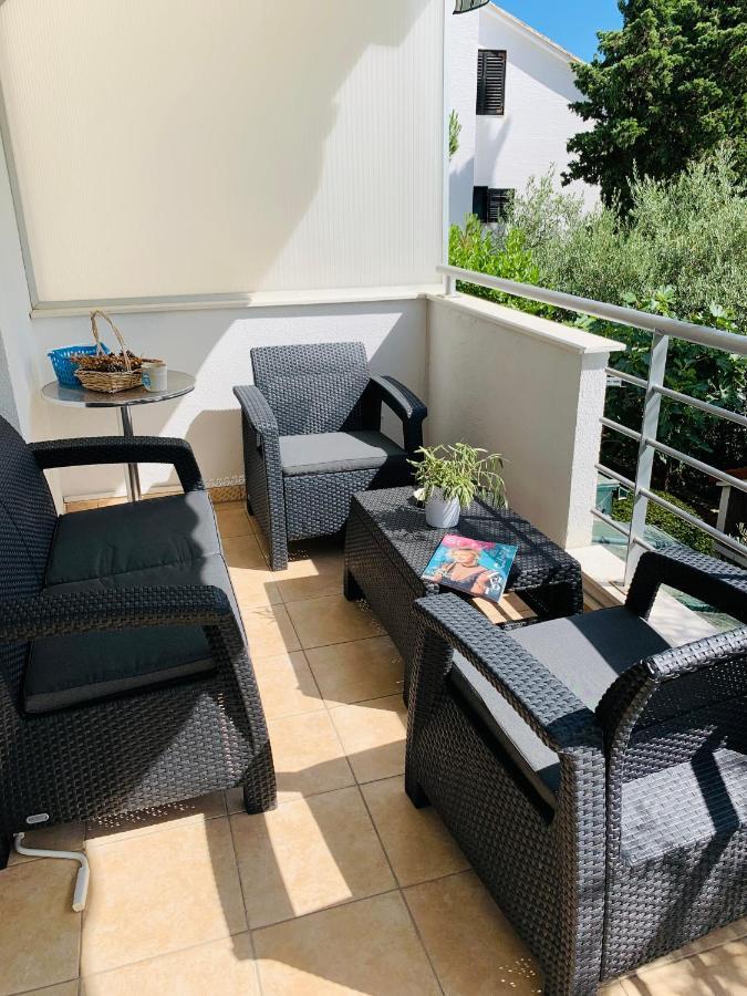 Ivana Apartment With Terrace Новалья Экстерьер фото